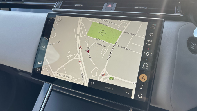 Land Rover Range Rover Velar 3.0 D300 MHEV Belgravia Edition Satin 5dr Auto Diesel Estate - Image 11
